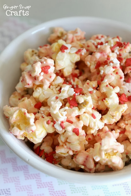 Ginger Snap Crafts: Peppermint Popcorn {recipe}