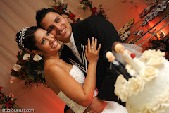 Album (digital) de fotos de Ana Carolina + Rafael do Studio Caldas, do Rio de Janeiro, RJ. Lincoln Caldas e equipe fazem fotos de casamento (fotografias de casamentos), fotos de making-of (making of de noiva), fotos em estudio (ensaios fotograficos), fotos de casal (ensaios fotograficos de e-session), fotos de familia, videos de casamento (filmagem de casamentos), videos de making-of e clipes de casamento. Fotojornalismo e videojornalismo no Rio de Janeiro, RJ. fotos casamento rio de janeiro fotografias casal rj foto eventos familia noiva ensaio fotografico videos galeria noivas fotografo evento casar retrato fotografía para madrinhas ver maquiagem