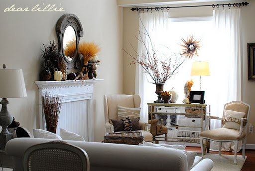 Black pieces are softened with the addition of gray tones and natural, orange wheat clusters. (http://www.dearlillieblog.blogspot.com) Black pieces are softened with the addition of gray tones and natural, orange wheat clusters. (http://www.dearlillieblog.blogspot.com)