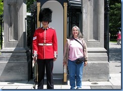6398 Ottawa 1 Sussex Dr - Rideau Hall - Ceremonial Guard (and Karen) peforming sentry duty