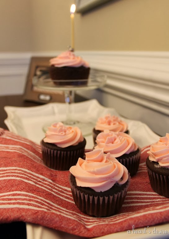 [Strawberry%2520Frosted%2520Cupcakes%255B3%255D.jpg]