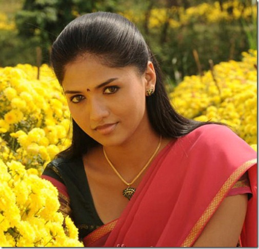 Actress Sunaina in Pandi Oli Perukki Nilayam Movie Stills