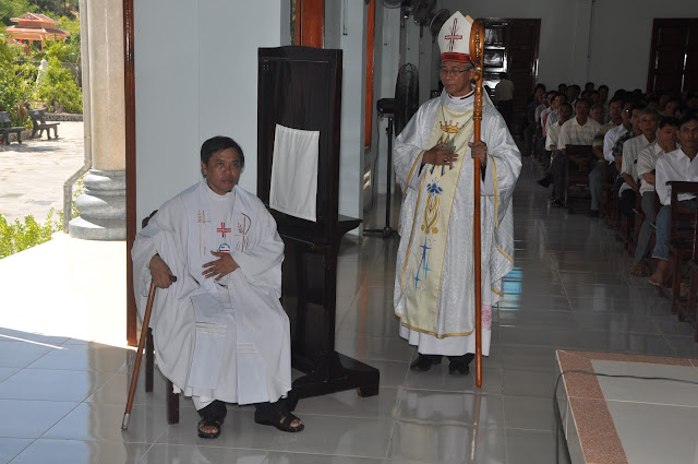 Thánh lễ nhậm chức cha sở giáo xứ Hội lộc