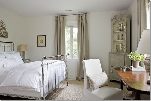http://lh4.ggpht.com/-PamiIjWUk8s/T4W8yMlid4I/AAAAAAAADms/6Wm0eNIj5o8/loi-thai-white-and-light-gray-bedroo.jpg