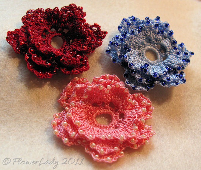 [12-08-crochet-bead-roses2%255B10%255D.jpg]