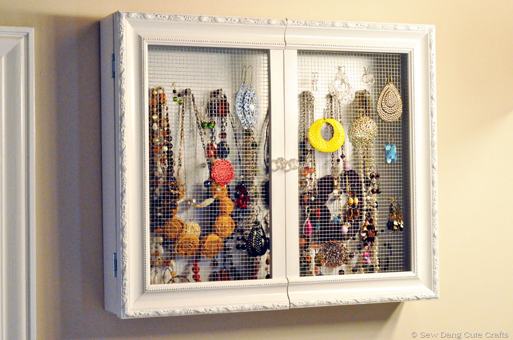 [Jewelry-Medicine-Cabinet-2%255B3%255D.jpg]