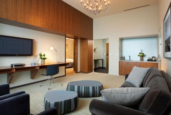 [guestroomluxurysuite5.jpg]