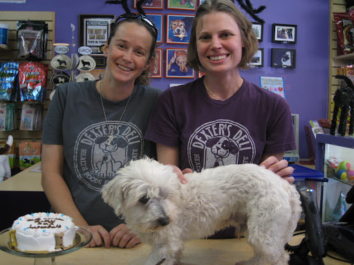 The caring folks at Dexter's deli pet supply store in Carlsbad California wanted to help! The caring folks at Dexter's deli pet supply store in Carlsbad California wanted to help!