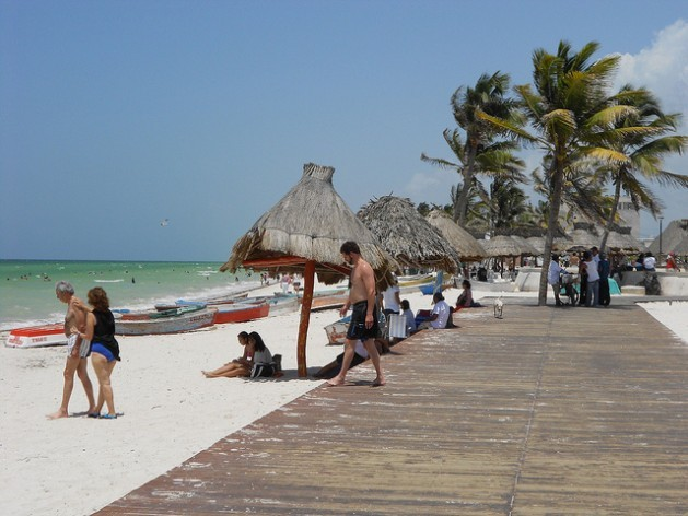 The economy of Progreso, Mexico is based on tourism, fishing and the port. Although it is highly vulnerable to climate change, it still has no local plan. Photo: Emilio Godoy / IPS