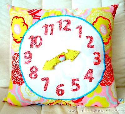 [clock%2520pillow%2520by%2520the%2520silly%2520pearl%255B3%255D.jpg]