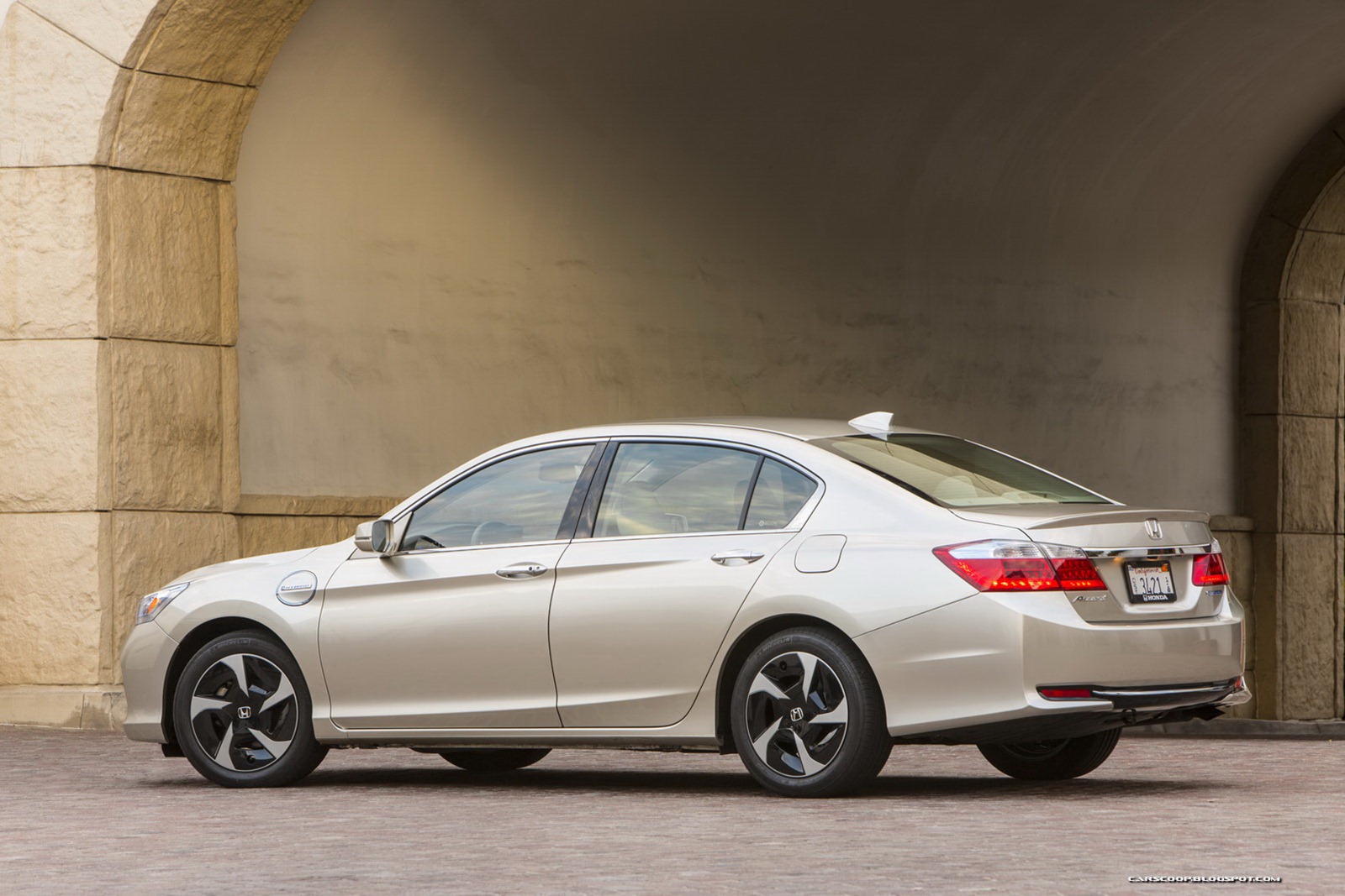 2014_Honda_Accord_PHEV_222_%255B2%255D.jpg