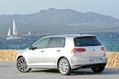 2013-Volkswagen-Golf-29