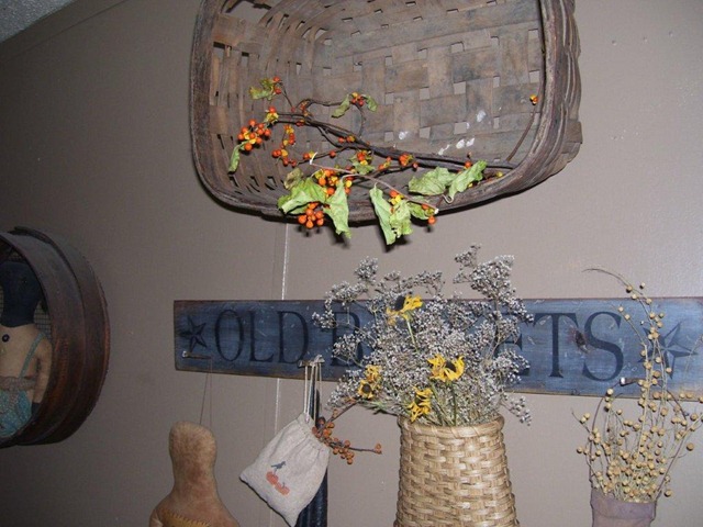 [old%2520basket%2520with%2520bittersweet%255B3%255D.jpg]