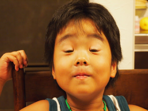 お義兄さんの子供。お兄ちゃん。キリンの顔流行ってるみたい
