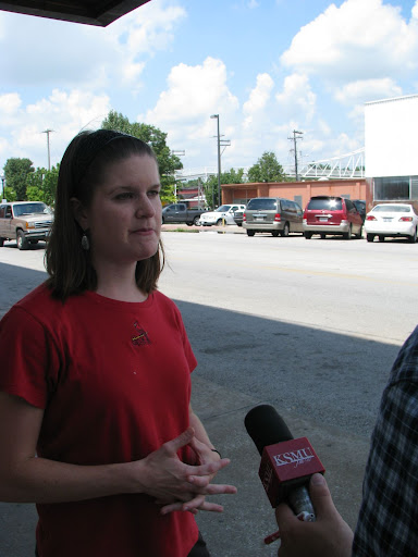 Jessica Bray, a volunteer, helps serve food to those in need. (Photo by: Brittni Bynum)