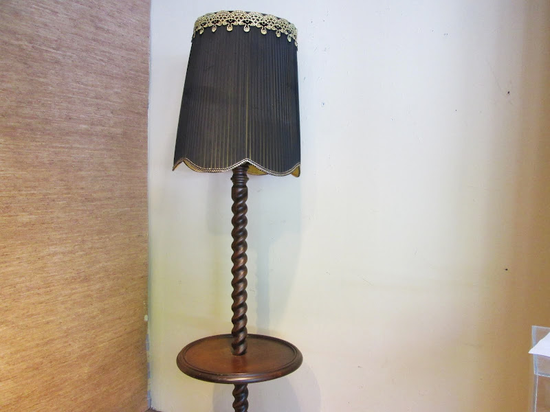 Tudor Style Sidetable/Lamp