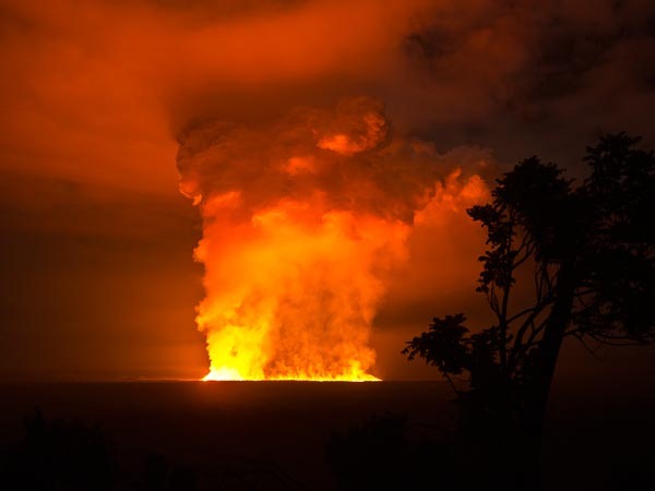 [virunga-volcano-nyamulagira-eruption-lava_43207_600x450%255B3%255D.jpg]