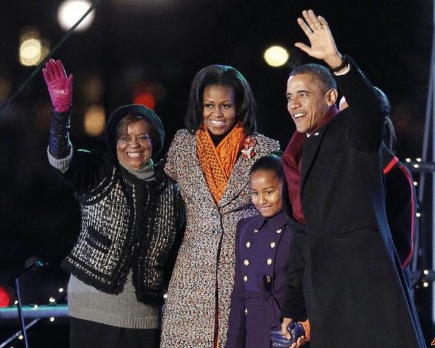 [barack-obama-michelle-obama-malia-ob.jpg]