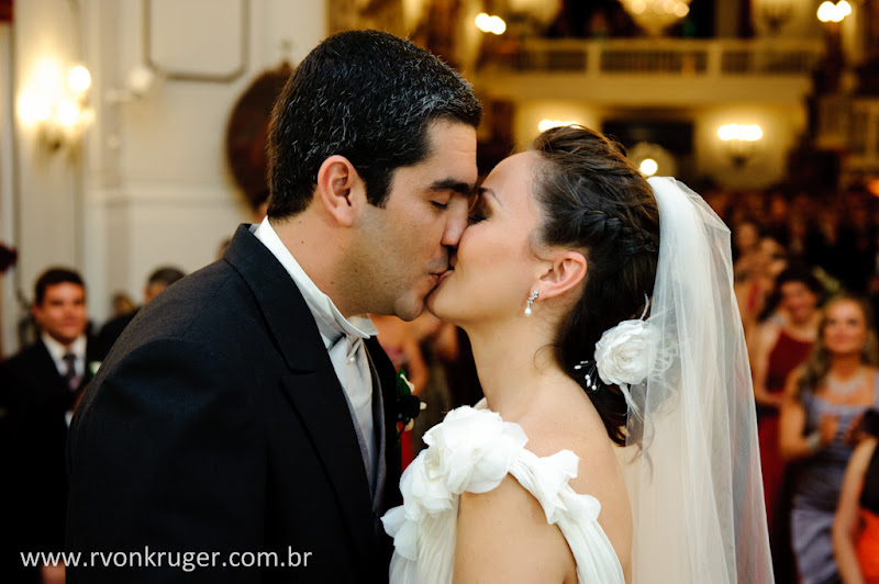 Fotos de Mariana e Diogo. Foto numero 29 de Rogerio von Kruger, fotografo no Rio de Janeiro (RJ), que faz fotos de casamento, fotos de musica, fotos de shows e fotos de eventos. Rogerio von Kruger faz fotos digitais de casamento no Rio de Janeiro, RJ. fotos de casamento foto digital rio janeiro rj festa noiva noivas festas album casamentos digitais retrato fotografia imagens