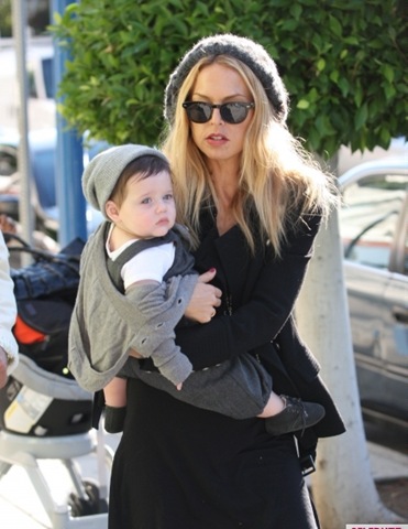 [Rachel-Zoe-and-Baby-Skyler-Out-and-About-In-West-Hollywood-3-435x580%255B4%255D.jpg]