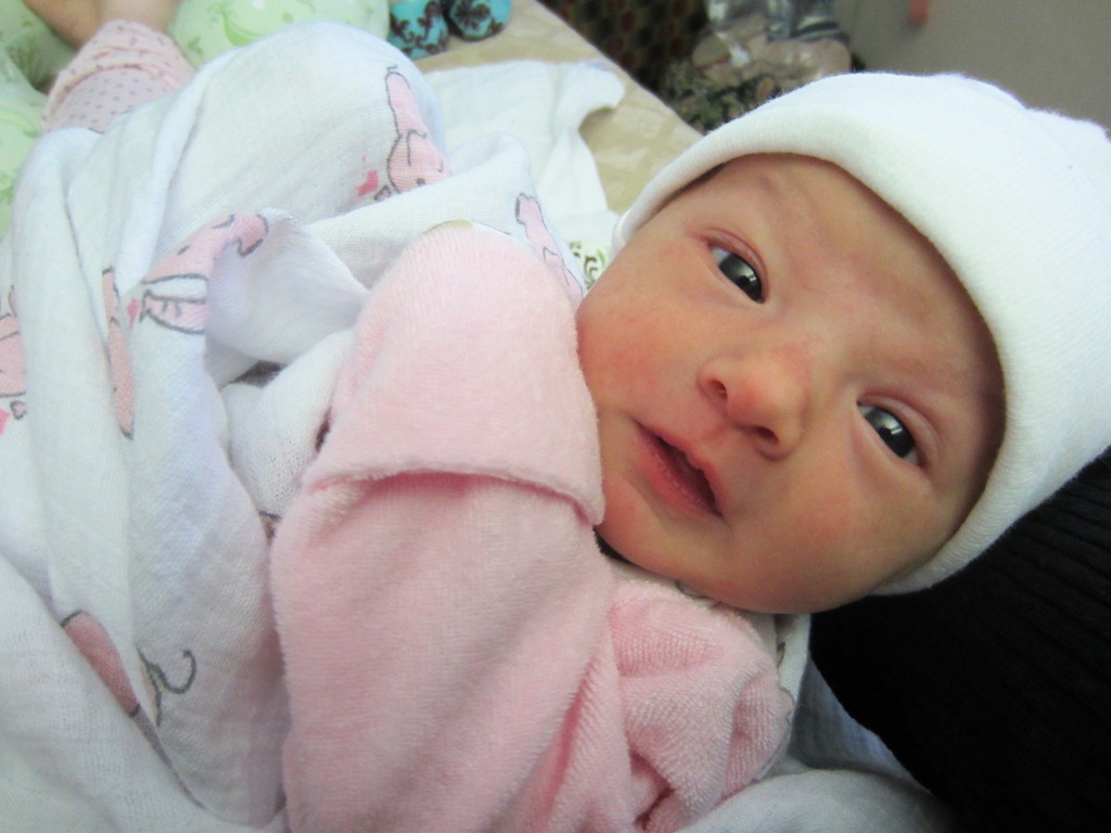 [Zoey%2520awake2%255B4%255D.jpg]