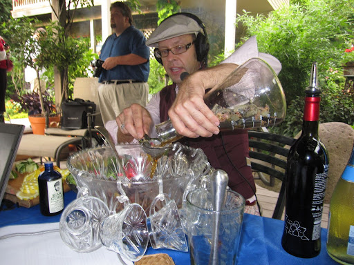 Using creative containers can help make the presentation of your cocktails more special. Using creative containers can help make the presentation of your cocktails more special.