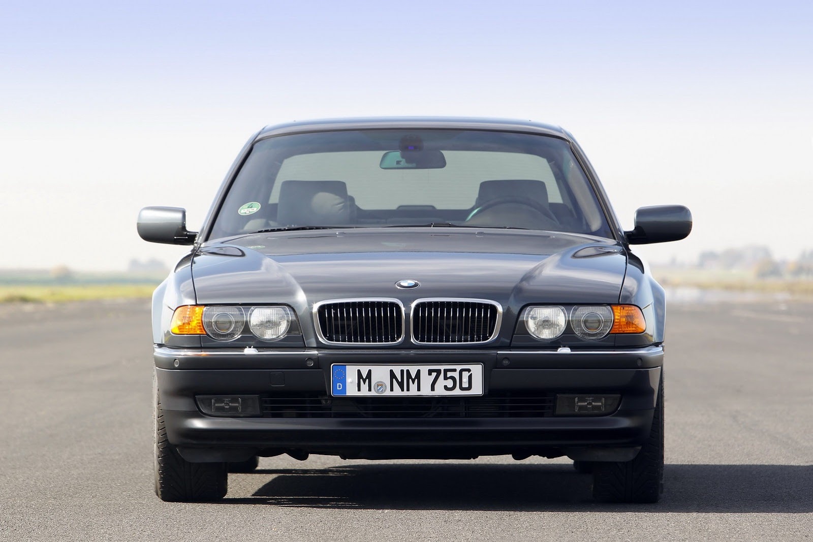 [BMW-V12-7-Series-12%255B2%255D.jpg]