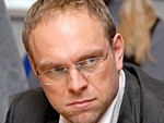 Новый уголовно-процессуальный кодекс, который медленно, но уверенно проходит сейчас процедуру принятия в Раде, еще хуже старого, поскольку делает украинцев беззащитными, а правоохранителей почти всемогущими. Новый уголовно-процессуальный кодекс, который медленно, но уверенно проходит сейчас процедуру принятия в Раде, еще хуже старого, поскольку делает украинцев беззащитными, а правоохранителей почти всемогущими.