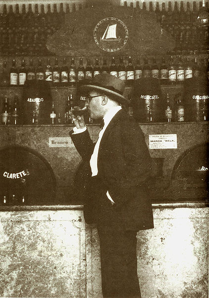 Fernando Pessoa em Flagrante Delitro foto para a namorada Ofélia.jpg