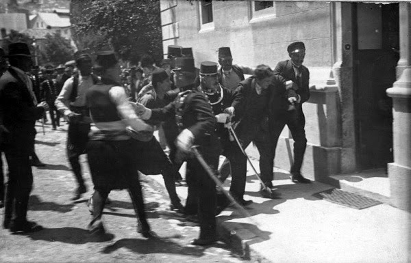 [Gavrilo_Princip_captured_in_Sarajevo_1914%255B6%255D.jpg]