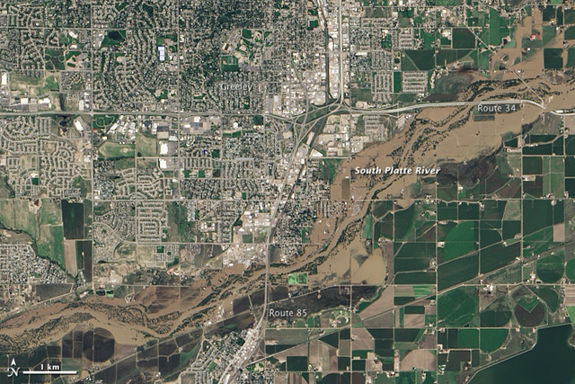 Though water levels on the South Platte River were receding, muddy brown waters were still out of the river's banks near Greeley, Colorado, on 17 September 2013, when the Operational Land Imager (OLI) on the Landsat 8 satellite acquired this image. At the time, the river was more than six feet above flood stage, down from more than eight feet above flood stage. The image shows that the flood has washed away roads, including sections of U.S. Highway 34. Farmland and a few developed areas are under water. Photo: Jesse Allen and Robert Simmon / NASA