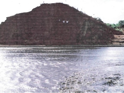 Parede do Açude Mãe D'Água arrombada em 1981 Parede do Açude Mãe D'Água arrombada em 1981