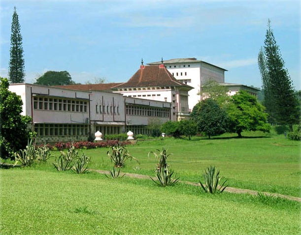 [University_of_peradeniya_2%255B3%255D.jpg]