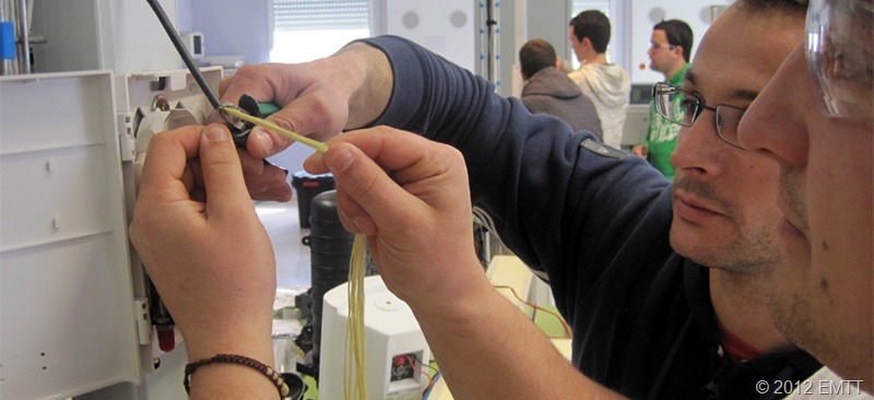 [Cortando%2520los%2520hilos%2520de%2520aramida%255B11%255D.jpg]