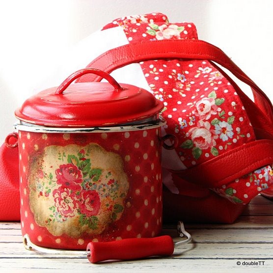 dots and roses in red 2