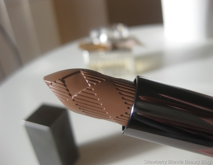Burberry-Nude-Cashmere-Lipstick-swatch-review (2)