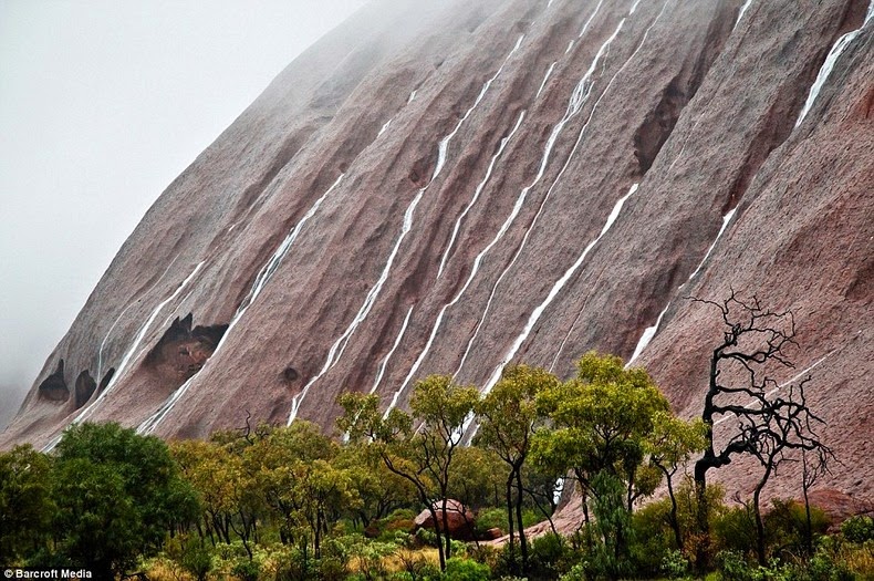 uluru-waterfalls-3 uluru-waterfalls-3