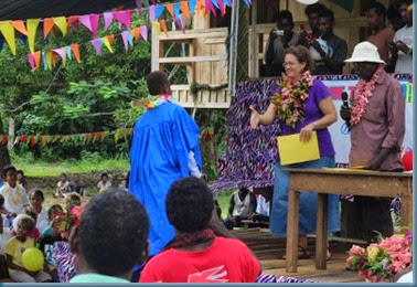 Joanna handing out certificates FRI