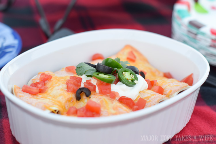 Chicken Enchiladas made with Buffalo Chicken. Need a quick recipe for your next tailgate? Look no further than already prepared Deli Hot wings by Tyson. Make quick hot wing tortilla roll ups if you are in a hurry, or take the time to make Tex Mex Hot Wing Enchiladas. Great for a last minute dinner too! #GameTimeHero #CollectiveBias #recipe #ad Chicken Enchiladas made with Buffalo Chicken