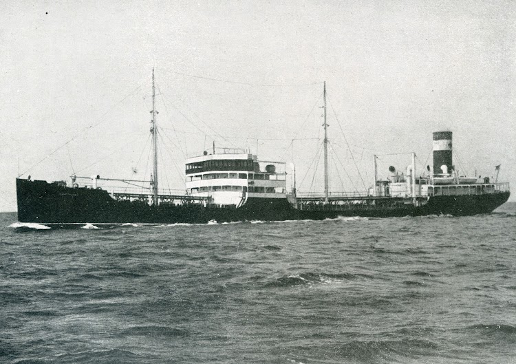 El buque tanque CAMPOMANES en pruebas de mar. Foto de la revista INGENIERIA NAVAL. Junio de 1932.jpg