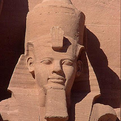 63 - Estatua de Ramses II en el templo de Luxor