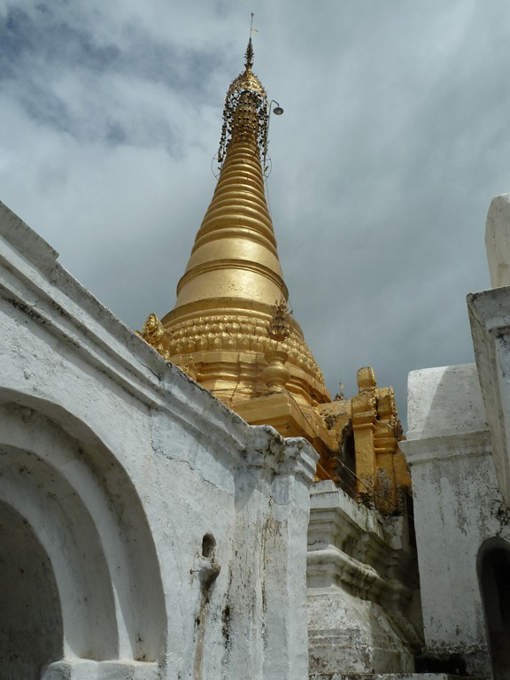 [Myanmar-Inle-Lake-Shweyanbuye-Temple%255B4%255D.jpg]