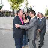 Alcalde despidiendo al Presidente Ripoll.
