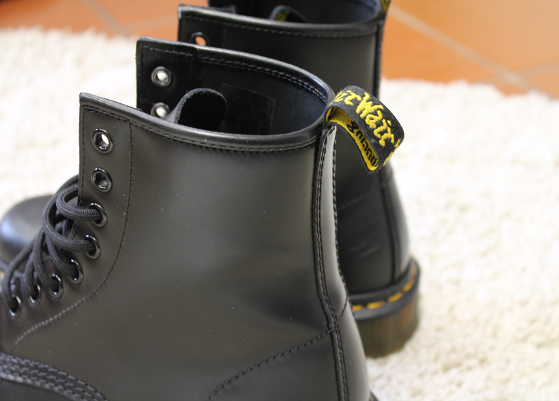 DR. MARTENS DR. MARTENS