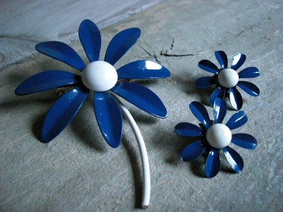 [Blue%2520Daisy%25201%255B2%255D.jpg]