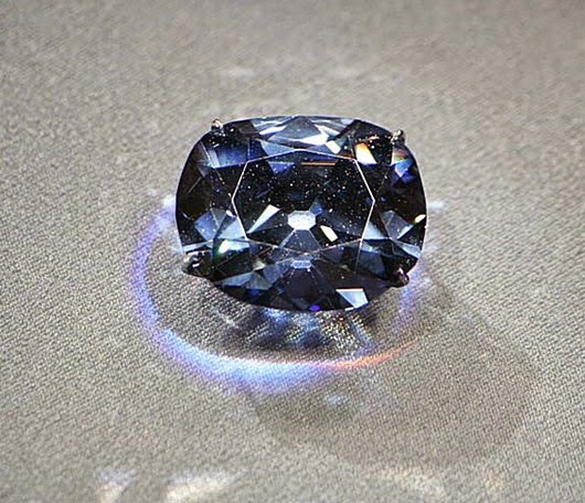 800px-HopeDiamondwithLighting2 800px-HopeDiamondwithLighting2