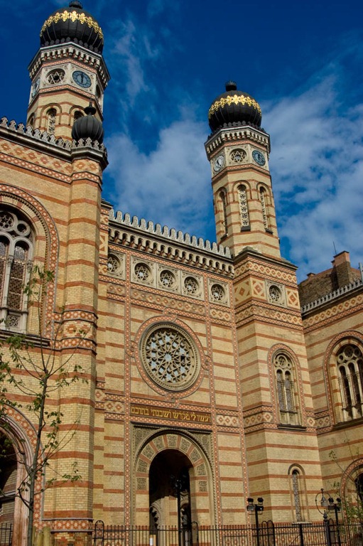 [budapest-synagogue3.jpg]