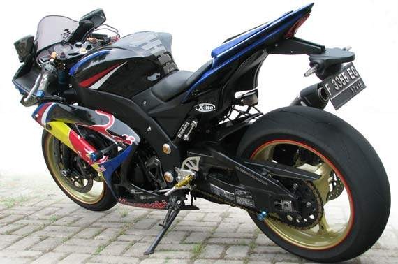 [Modified%2520Kawasaki%2520Ninja%2520250R%2520Red%2520Bull%2520Moge%255B7%255D.jpg]
