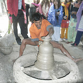 ヒンドゥー教徒の陶器づくり.JPG