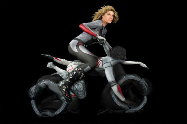 [human-motorcycles-bodypaint-trina-merry-2%255B3%255D.jpg]